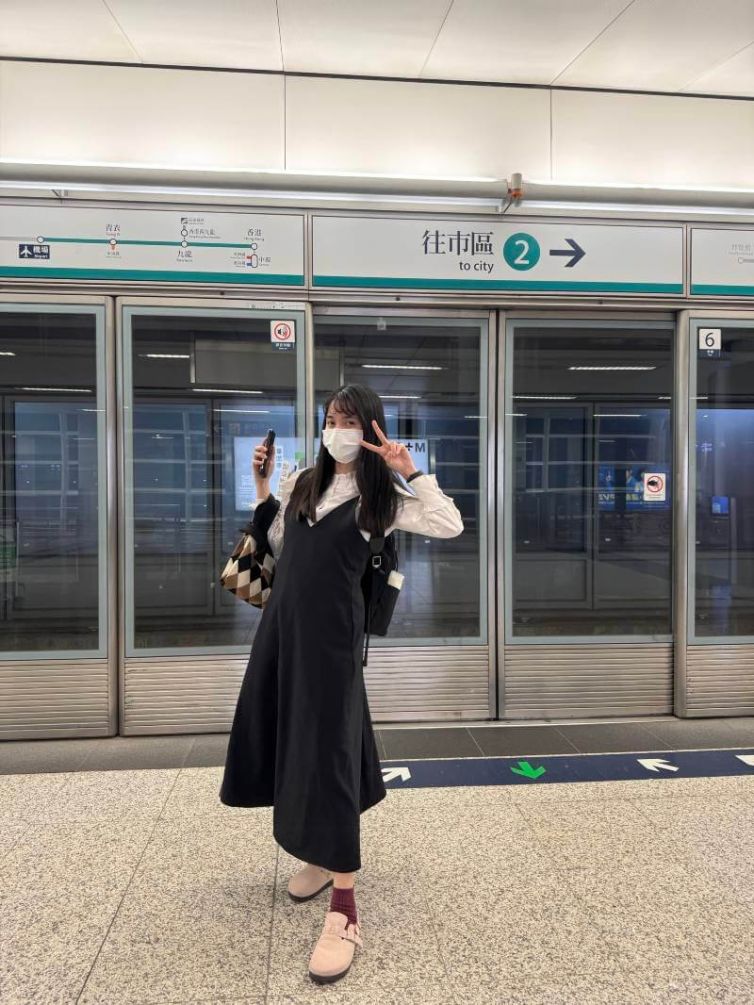 0EQ1y224x925m886386B7_W_800_10000_Q70